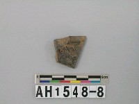 藏品(灰黑色夾砂陶片)的圖片